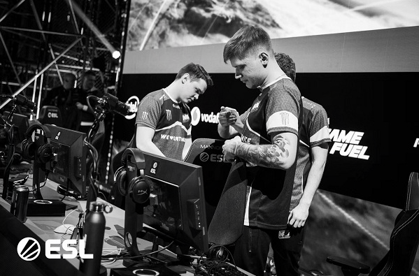 值搬砖上 值搬砖上